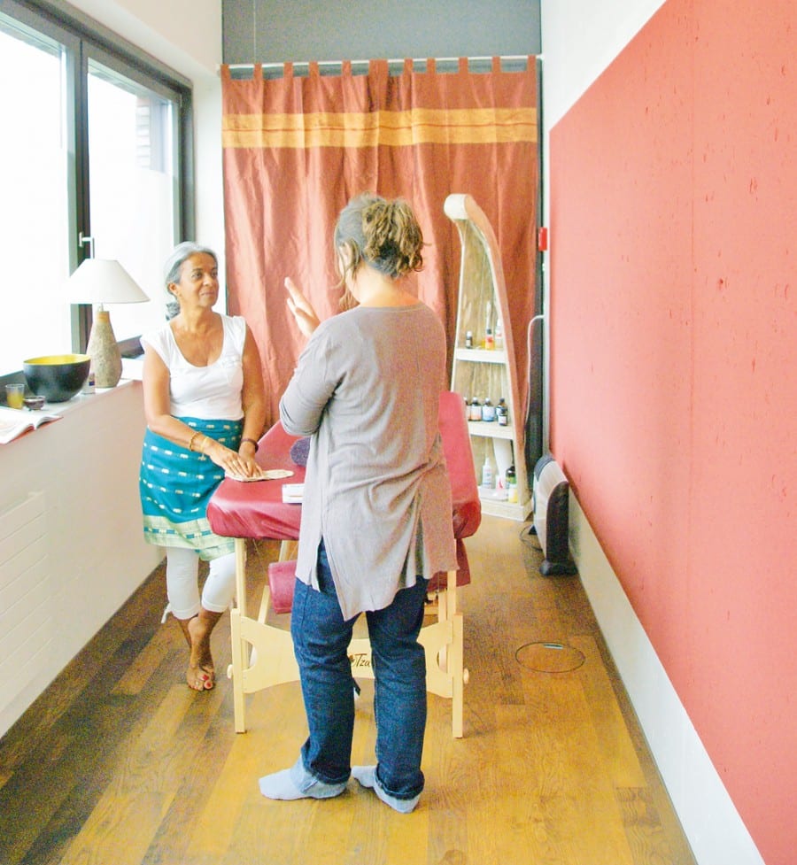 Im Ayurveda-Behandlungsraum des BusinessYogaCenter BYC, Root. Bild zVg.