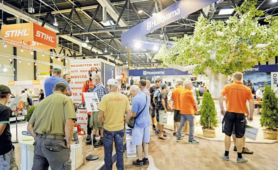 Die Forstmesse Luzern ist mit 280 Ausstellern die wichtigste Messe für Wald und Holz in der Schweiz. Sie bietet nebst Trends und Innovationen in der Holzerntetechnik, Forstlogistik und Holzverarbeitung auch die Sonderschau «Waldberufe – Berufe mit Zukunft», drei Fachveranstaltungen, den beliebten Schnupperforwarder sowie die 10. Schweizermeisterschaft Holzhauerei Wettkampf und die Holzspaltmeisterschaft mit Supercup. Bilder zVg.