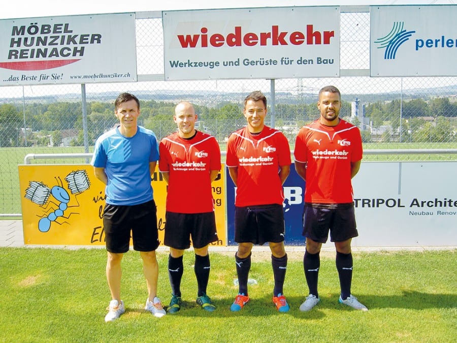 Die 3 Neuverpflichtungen für die 1. Mannschaft (v.l.n.r.): Trainer Saba Velic, Phillip Jermann, Moreno Villiger (beide vom FC Aegeri) und Fabio Reinert (retour von 2.Mannschaft). Bild zVg.