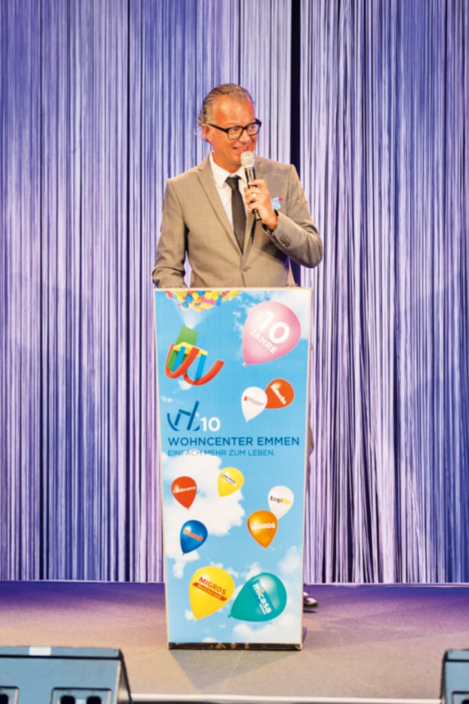 Andy Wolf moderiert den Abend.