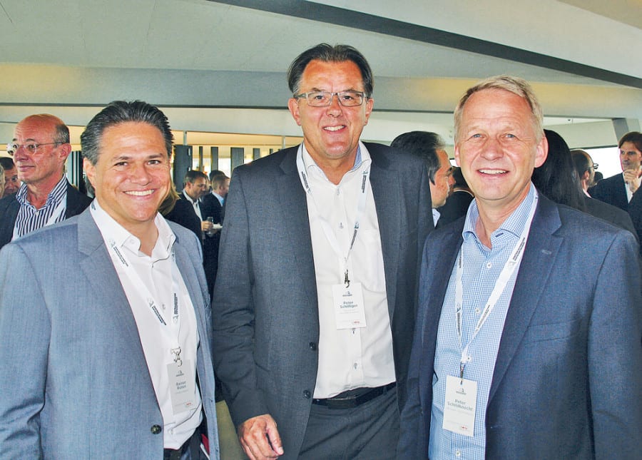 Nationalrat Peter Schilliger aus Udligenswil, umrahmt von Rainer Roten (Schindler Ebikon, links) und Peter Schildknecht (CPH Perlen). Bild: apimedia.