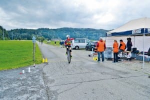 Der Zieleinlauf des Einrad-Langstreckenrennens in Wilen (TG).