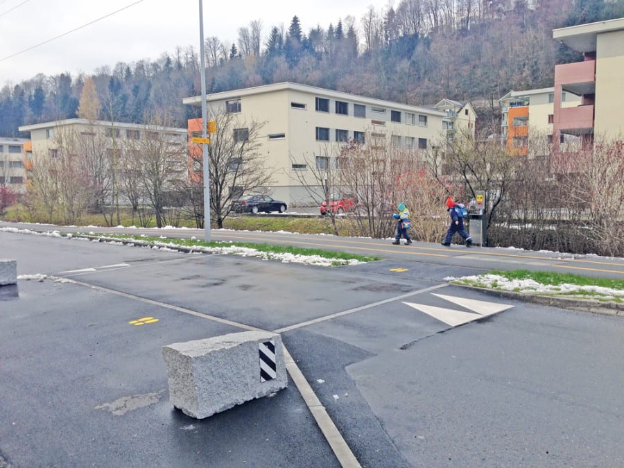 Mit dem Bau von Verengungen und Schwellen sind das Tempo, der Lärm und die täglichen Fahrten der Rischstrasse in Ebikon stark gesunken. Somit zeigen die baulichen Massnahmen die gewünschte Wirkung.