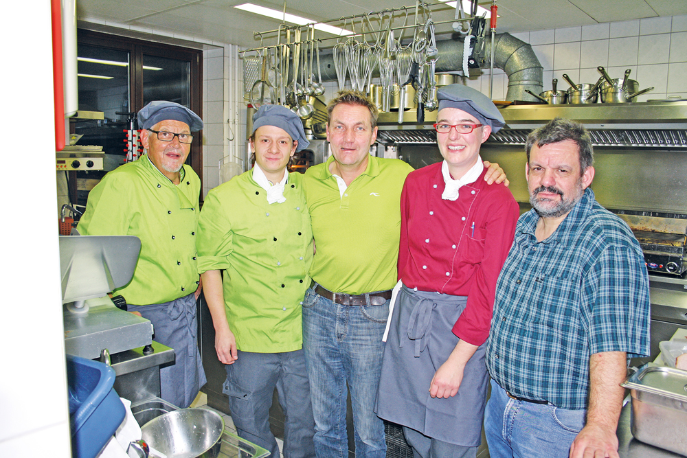 15_Daniel-Bumann-und-Bahnhoefli-Crew-Roger-und-Martina-Vogel-02