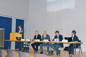Podium mit Daniel Gasser, Gemeindepräsident und Ruedi Kaufmann, Gemeinderat. Bilder Stefan Jäggi.