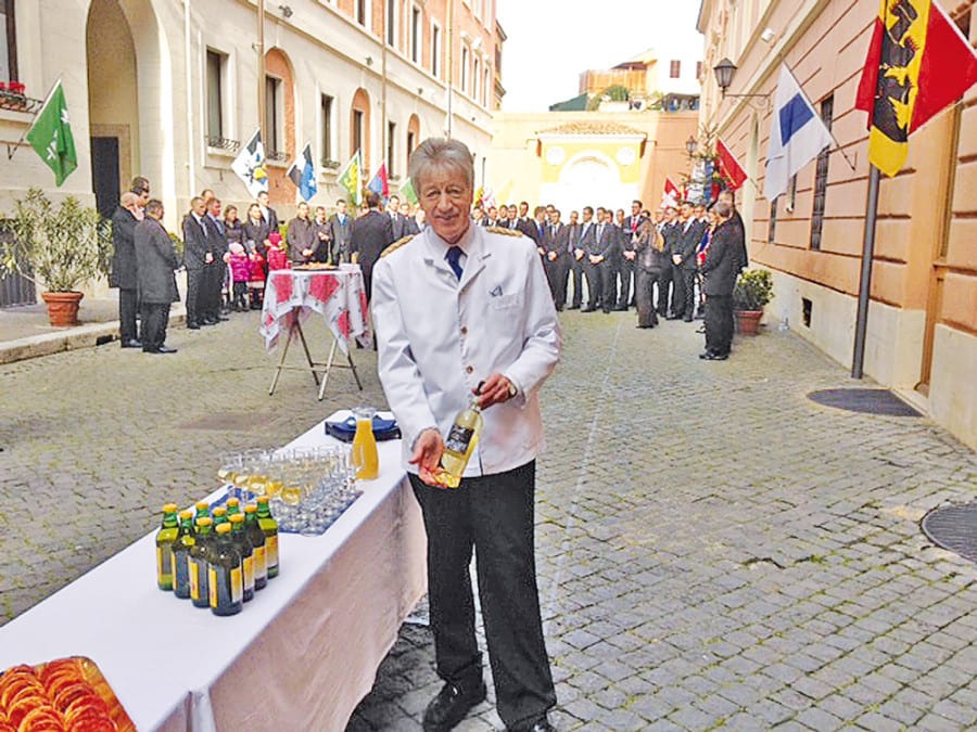 Werner Steinmann im Einsatz als Ex-Gardist und Cantiniere.