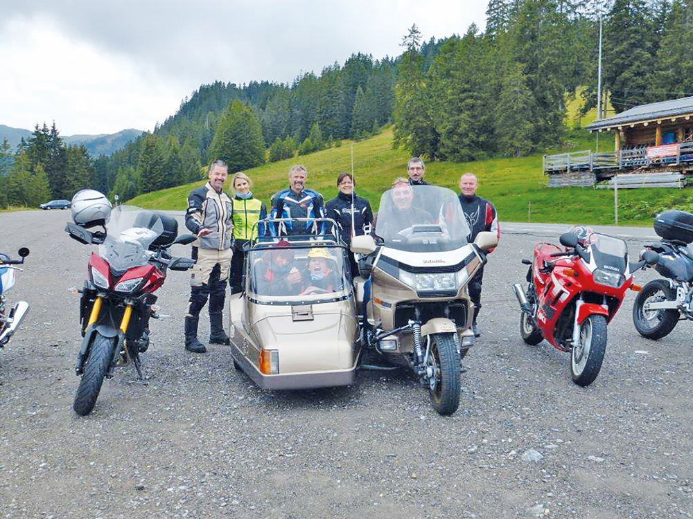 Claudes Traum von der Fahrt in einem Seitenwagen wurde wahr