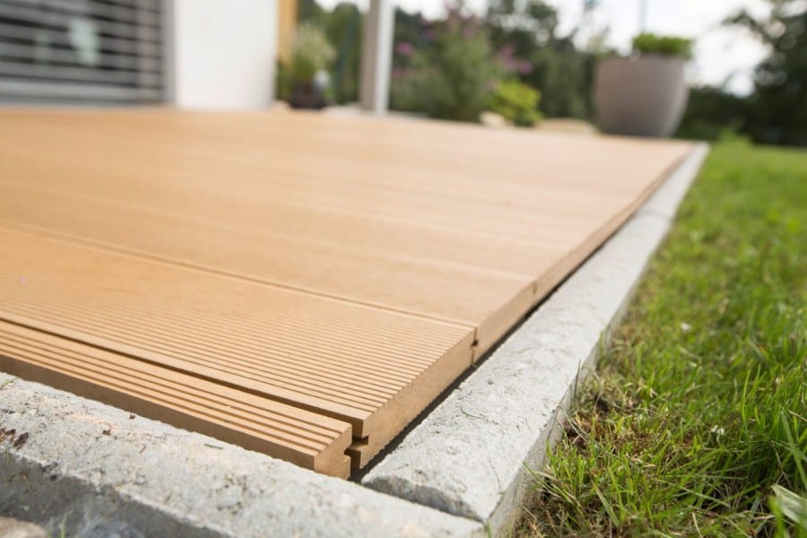 WPC Dielen eignen sich als Terrassenboden oder Gartenboden. WPC Dielen eignen sich als Terrassenboden oder Gartenboden.