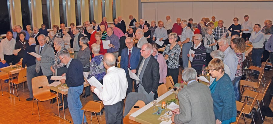 Gemeinsam das Schlusslied Stille Nacht gesungen: die Senioren der Männerriege Ebikon.