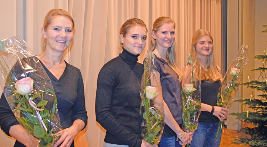 Elvira Lang mit ihren drei Töchtern Carmen, Juliana und Corina