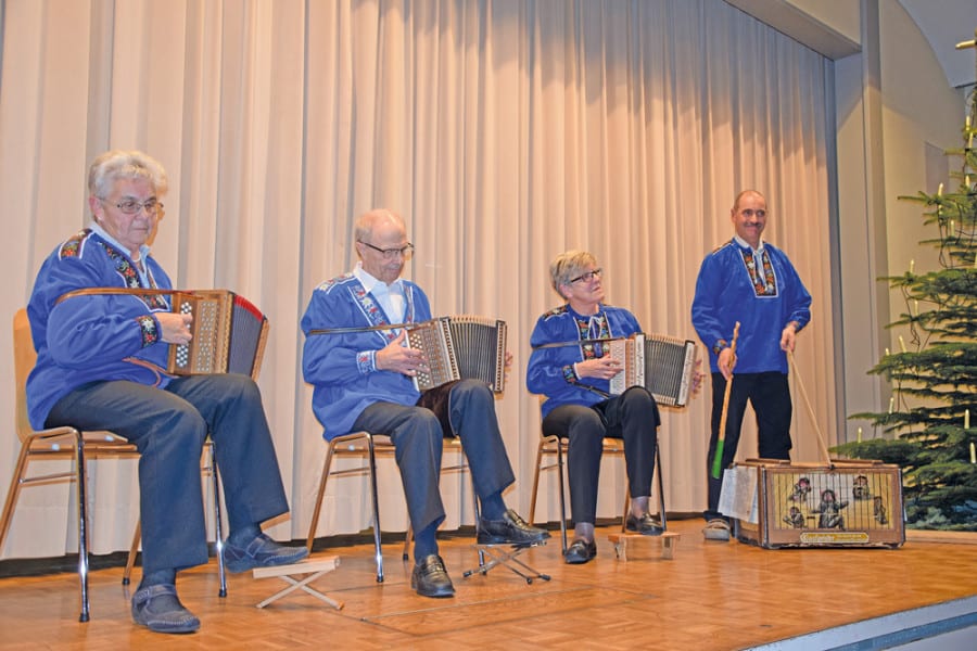 und die ad hoc Gruppe Schwyzerörgeli Senioren der Männerriege. Bilder zVg.