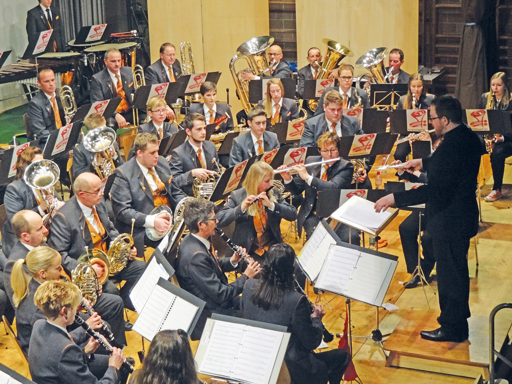 Ice & Fire – mit rassigen Rhythmen durchs Jahreskonzert