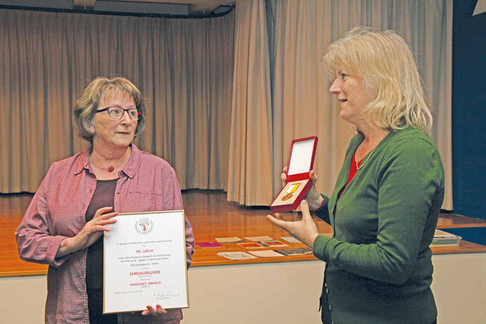 Bischöfliche Urkunde für 40 Jahre aktiven Singens