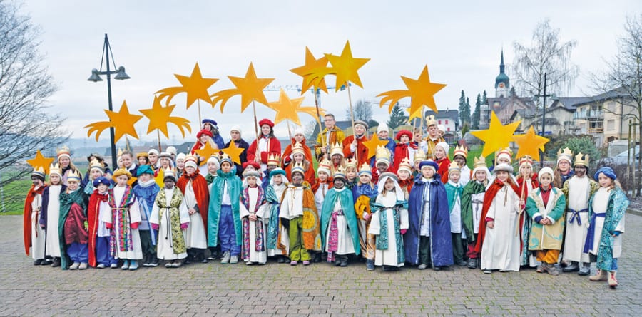 69 Inwiler Sternsinger waren am 3. Januar für einen guten Zweck in ihrer Gemeinde unterwegs. Bild zVg.