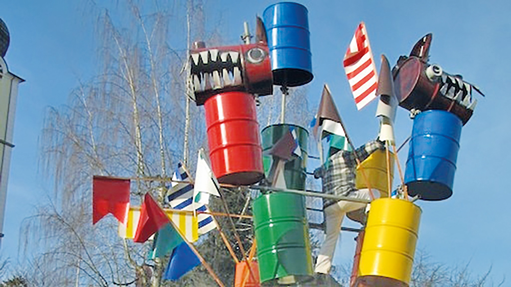 Der Böögg fiebert auf dem Fasnachtsturm