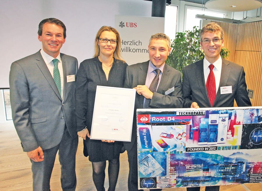 IHZ-Direktor Felix Howald (links), UBS-Regionaldirektorin Susanne Thellung sowie Marco Di Berardino und Marcel Ottiger von der Amphasys AG in Root. Bild apimedia.