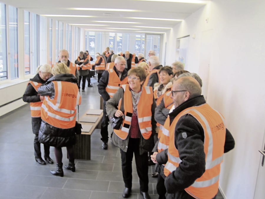Gespannte Erwartung vor dem Rundgang durch die imposante Kehrichtverbrennungsanlage «Renegia» in Perlen.