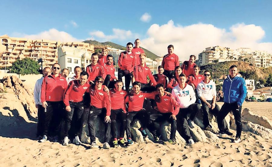 Die 1. Mannschaft des FC Perlen-Buchrain im Trainingslager auf Malaga). Bild zVg.