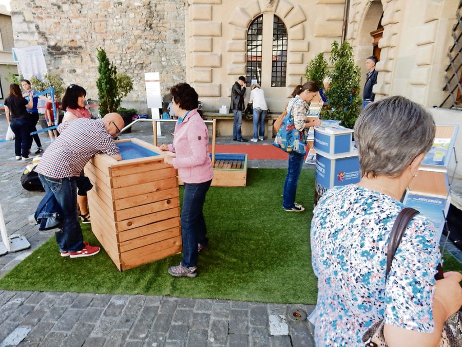 Kneippanlage und Hörtest vor dem Luzerner Rathaus. Bilder zVg.