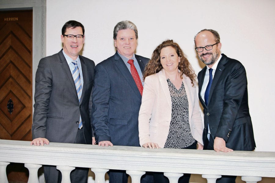 Gemeinsam gegen die SP-Steuerinitiative: die Fraktionschefs Ludwig Peyer (CVP), Guido Müller (SVP), Michèle Graber (GLP) und Andreas Moser (FDP). Bild apimedia.