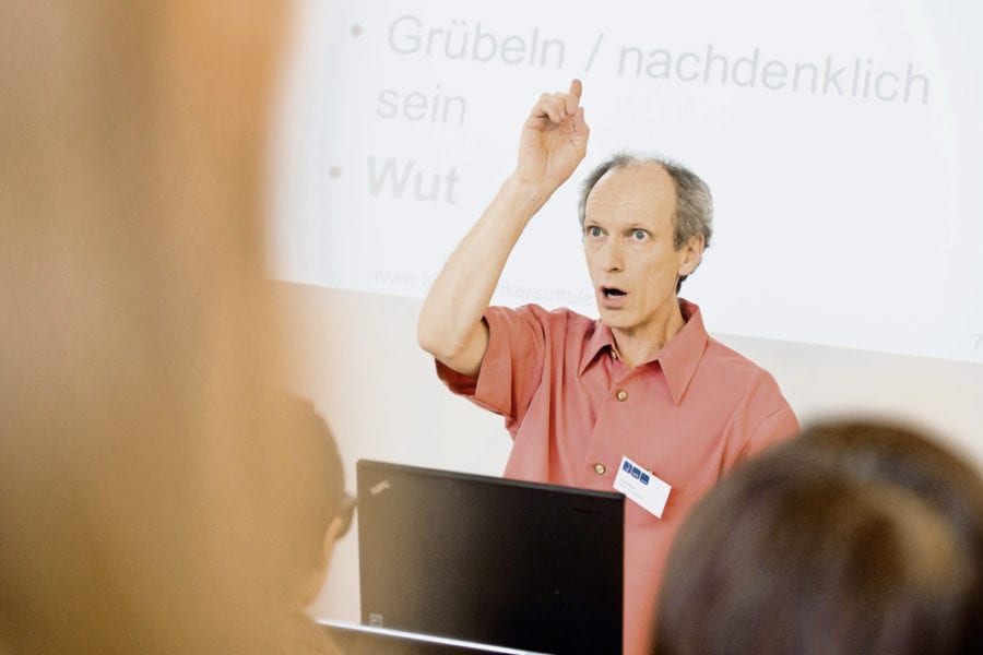 «Machen Wetter, Wut und Weizen krank?» Peter von Blarer von der Schulleitung der Heilpraktikerschule Luzern in einem Kurzreferat zu den Krankheitsursachen in der Traditionellen Chinesischen Medizin TCM.