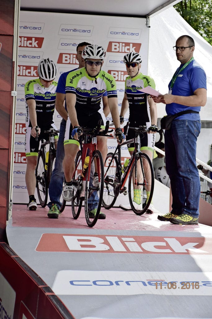 Der Cycling Club Rontal am Start des Prolog der Tour de Suisse Challange. Bild Oskar Koller.