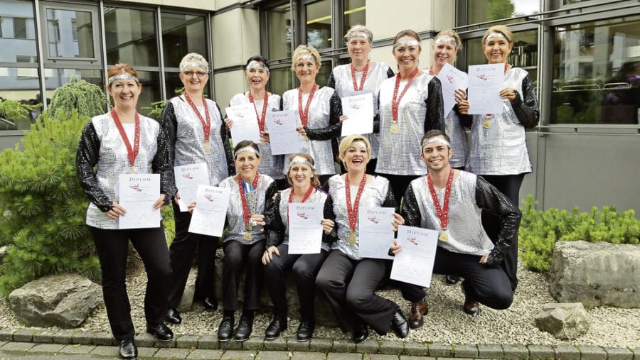 Die glücklichen Gewinnerinnen und Gewinner der Elite2 Formation.