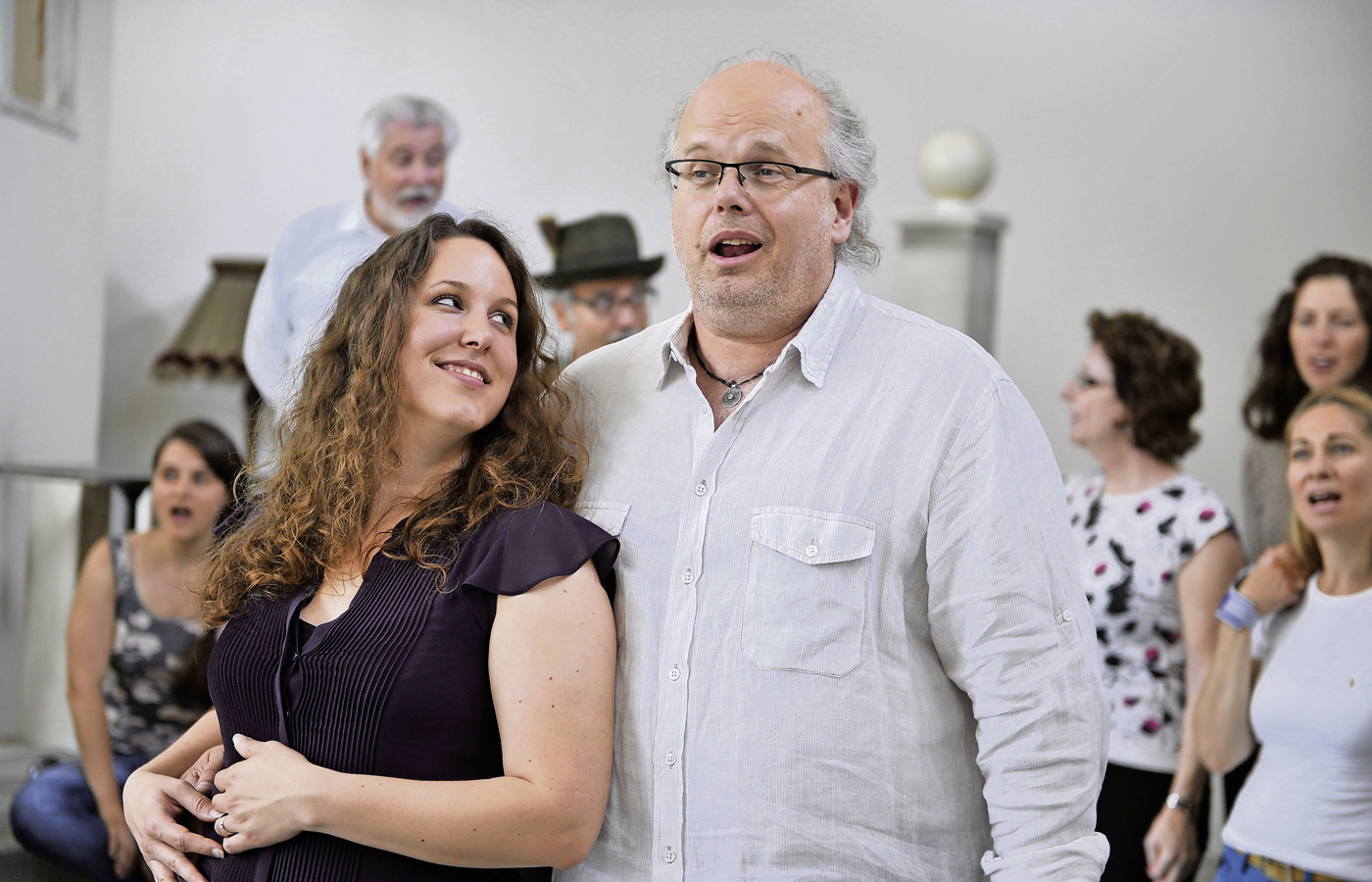 In den Proben: Andrea Heller als Julia und Hans Michael Sablotny als 1. Fremder. Bild zVg.