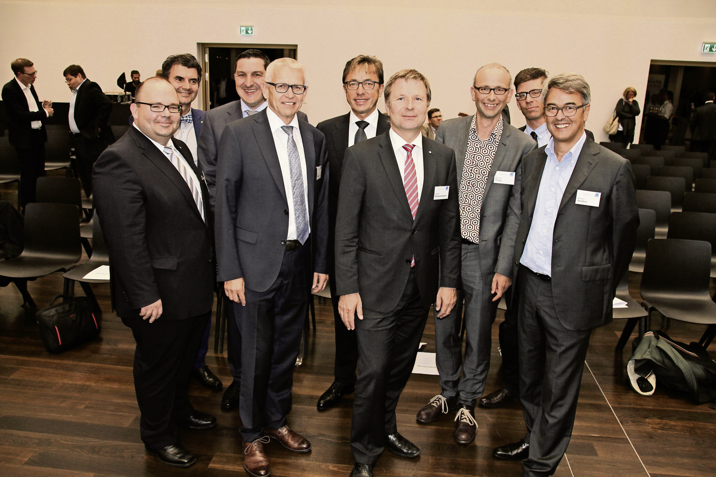 Gut gelaunt nach harter Debatte, von links: Armin Hartmann, Kurt Bischof, Roland Vonarburg, Leo Müller, Josef Wyss, Marcel Schwerzmann, Michael Töngi, Jérôme Martinu und Giorgio Pardini. Bild Ottilia Scherer
