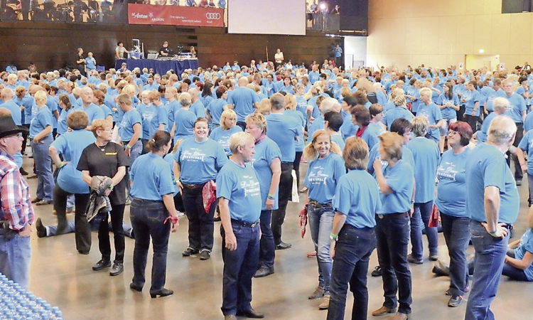 Kurz vor dem Start: 20 Tänze in einer Stunde... Bilder: Fränzi Mathys.