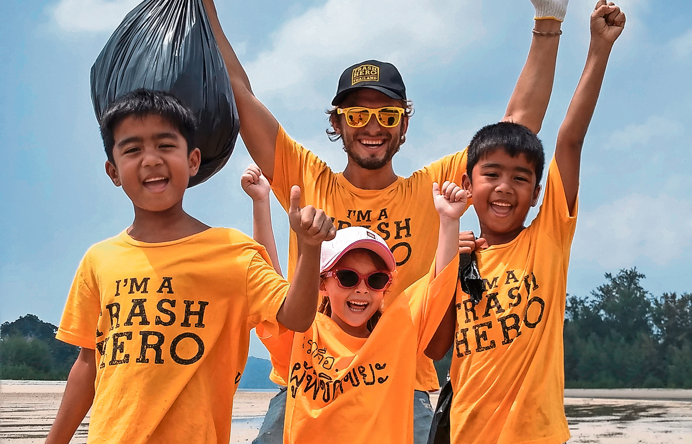 Niemand zu klein, ein «Trash Hero» zu sein: Kinder aus Myanmar beim Güsel sammeln. Bild zVg.