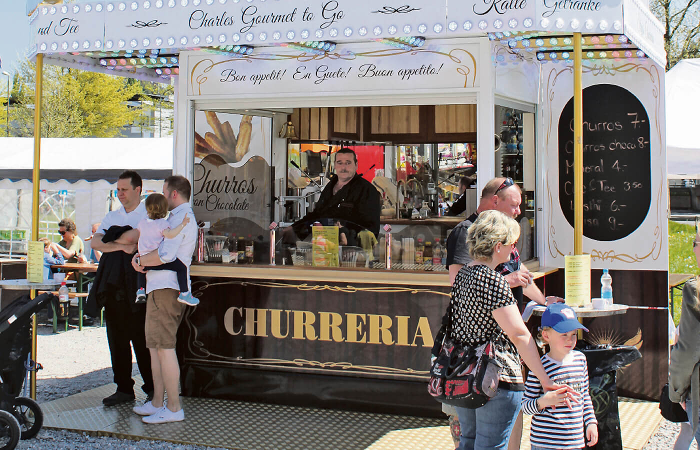 An diesem modernen «Churros »-Verkaufswagen sind die herrlich mundenden «Churros » erhältlich. Bild Mario P. Hermann