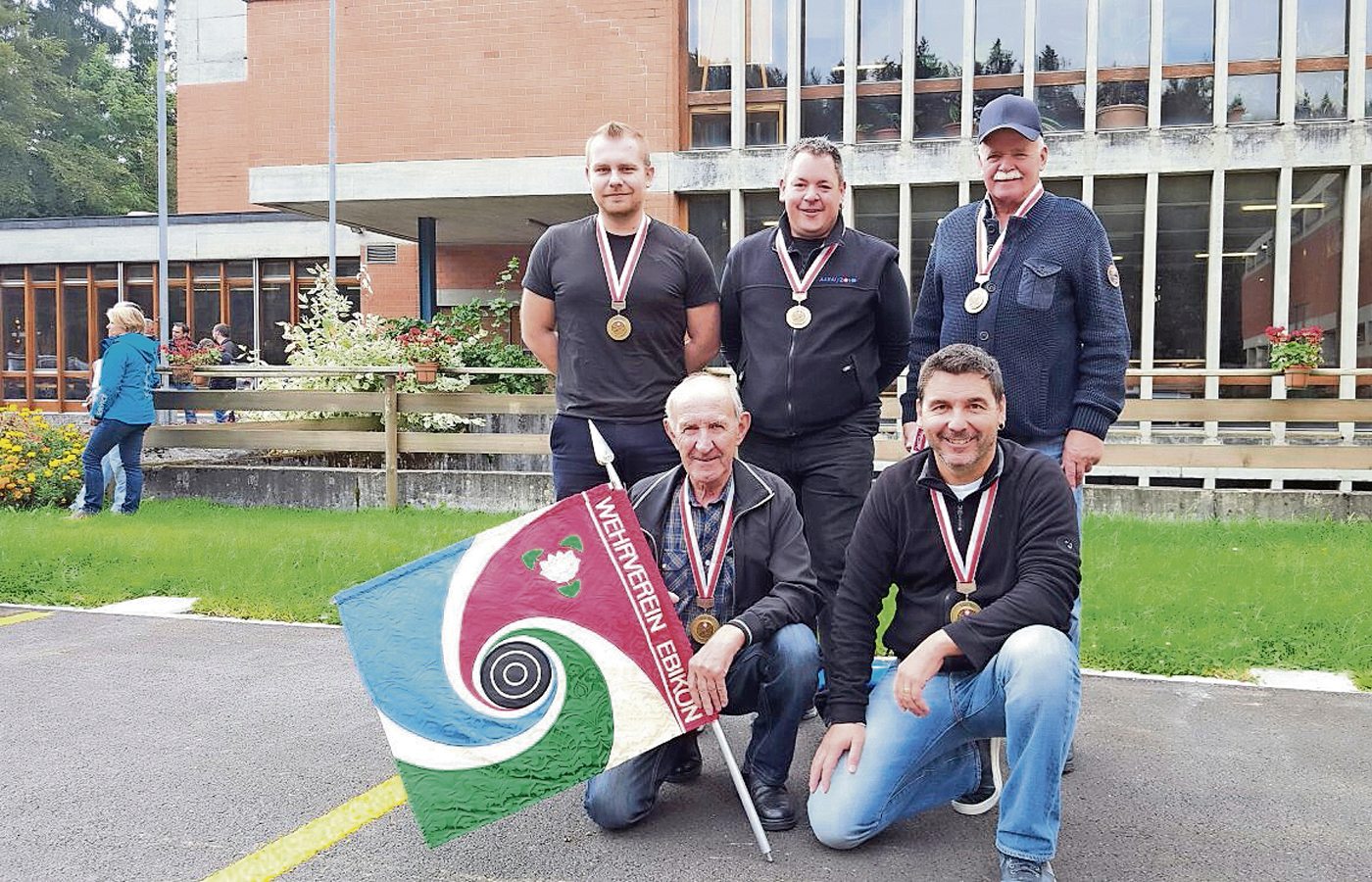 Auf dem Foto (hinten) Richard Frei, Patrick Amrein und Josef Müller sowie Werner Gisler und Roger Botta (vorne). Bild zVg.