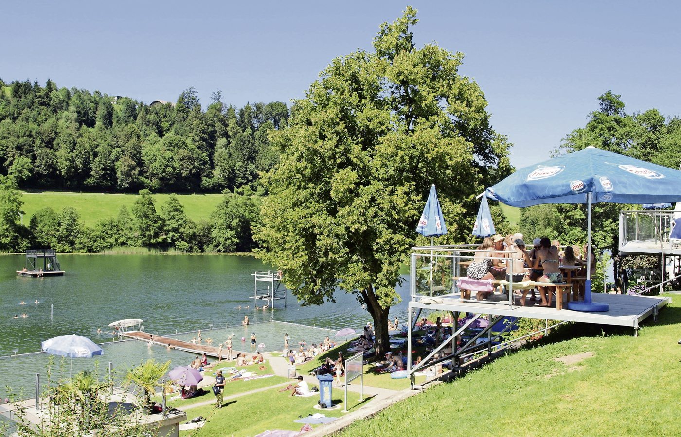 Nach dem nassen Frühsommer genossen viele ab August 2016 eine Abkühlung in der Rotsee-Badi. Bild zVg.