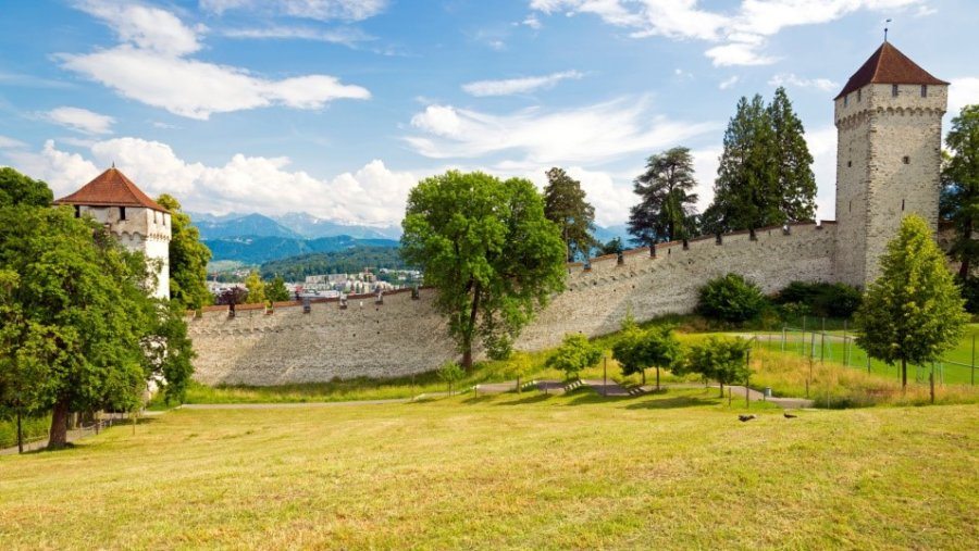Die Museggmauer ist ein historisches Wahrzeichen der Stadt Luzern.