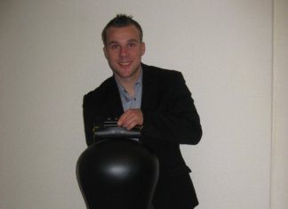 Marc Matter von der FDP Udligenswil mit der Trychle. Bild zVg.