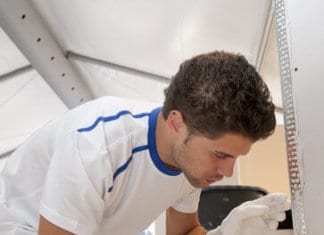 Berufsschweizermeisterschaften «SwissSkills» Gipser bei der Arbeit. Bild www.swiss-skills.ch