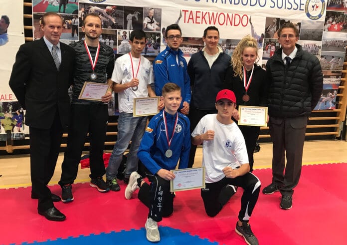 taekwondo_sm_16 Mark Sandmeier, Solomon Boris, Rezai Amir, Zumberi Burim, Lanfranconi Raffael, Kugler Bianca, Gaal Ludwig, Sucur Loris und Kuci Alban an der SM 16. Bild zVg.
