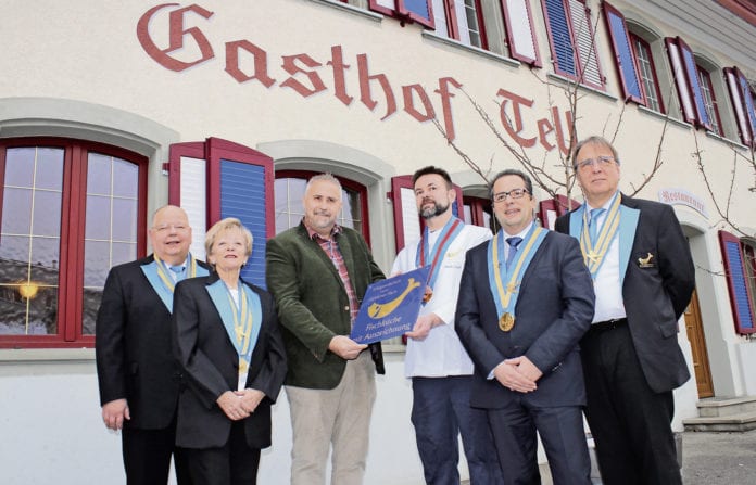 05-27-01-Gasthof-Tell-Gisikon-1-Goldener-Fisch-Team