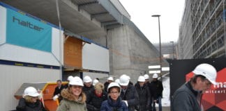 Gross war das Interesse an der Führung durch die Mall of Switzerland. Bild zVg.