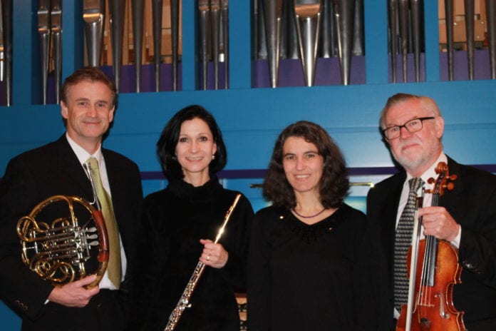 Konzert-Pfarrkirche-Ebikon Die Stars des Abends: Irène Stadelmann (Flöte), Rudolf Sutter (Violine), Adrian Lustenberger (Horn) und Anita Koch-Ulmann (Orgel). Bild zVg.