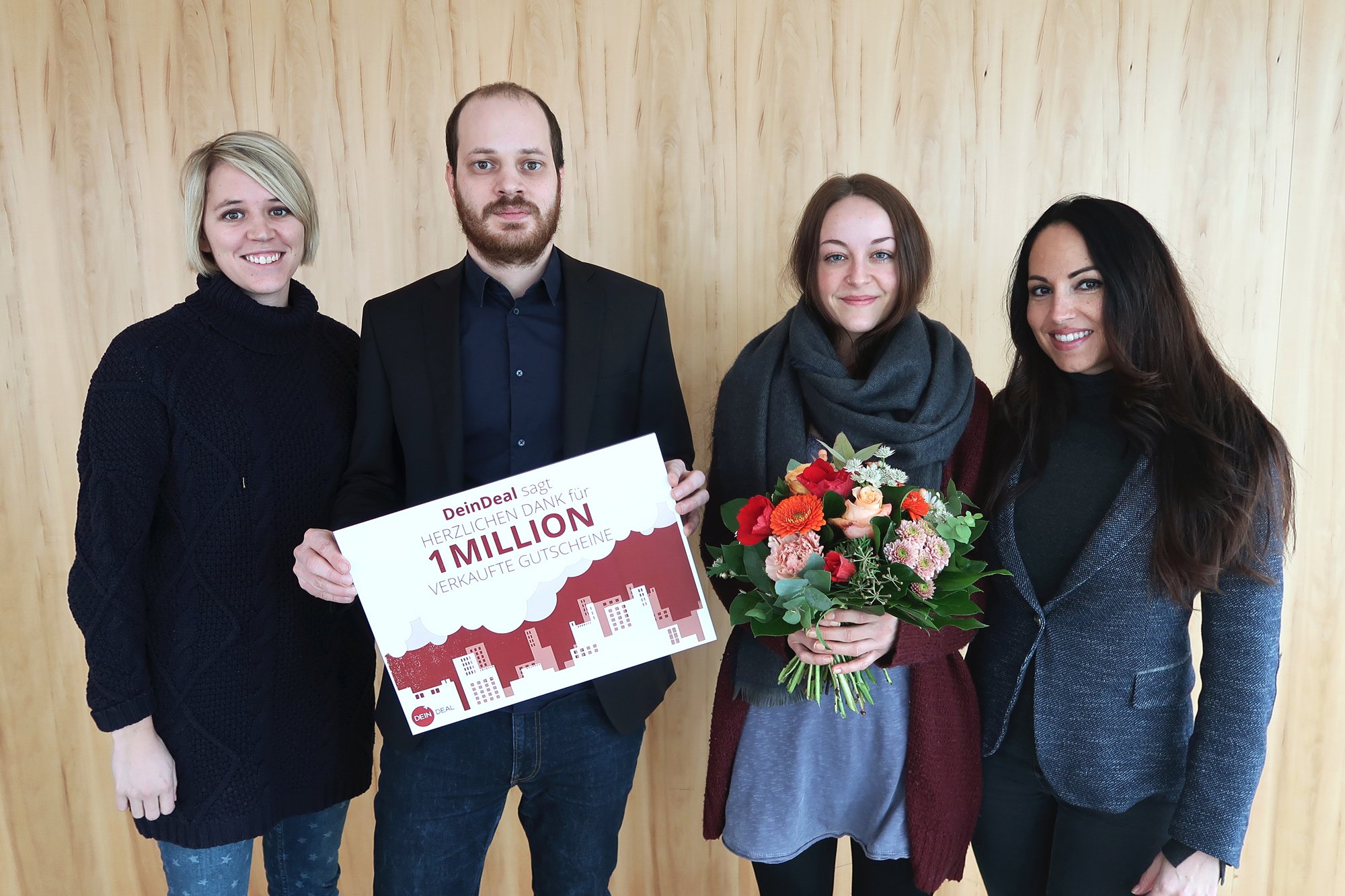 Vera aus Zürich kaufte den millionsten Gutschein bei DeinDeal. Bild www deindeal.ch