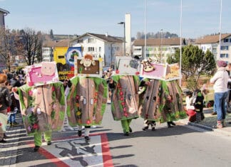 «Animal Farm» – Hühner verfolgen die Hasen
