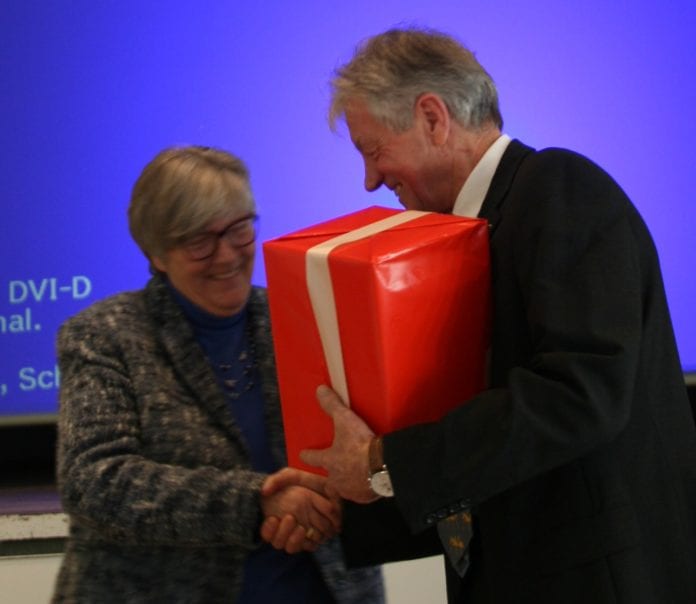 Santa-Maria-Chor Werner Steinmann wird für seine erfolgreichen 15 Jahre als Vorsitzender geehrt und verdankt. Bild zVg.