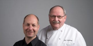 Links der neue Gastgeber Pius Suter, rechts der Küchenchef Rolf Sommer. Bild zVg.