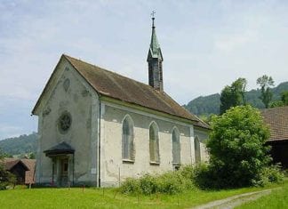 Dierikons Sorgenkind: Die zerfallende Kapelle im Dorfkern. Bild dierikon.ch