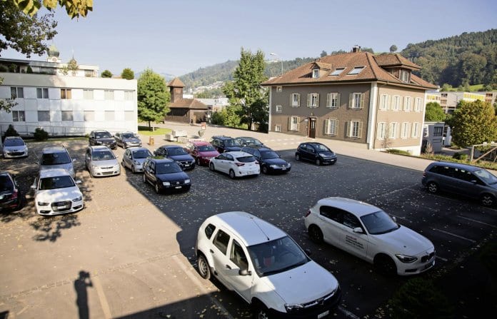 13-13-Ebikon_Pfarreiheimplatz