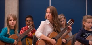 Die Musikschule Ebikon fördert auch sehr junge Gitarrentalente. Bild zVg.