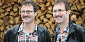 Wie ein Ei dem Anderen: Die Zwillinge Beat & Gery Durrer aus Neuenkirch. Bild zVg.