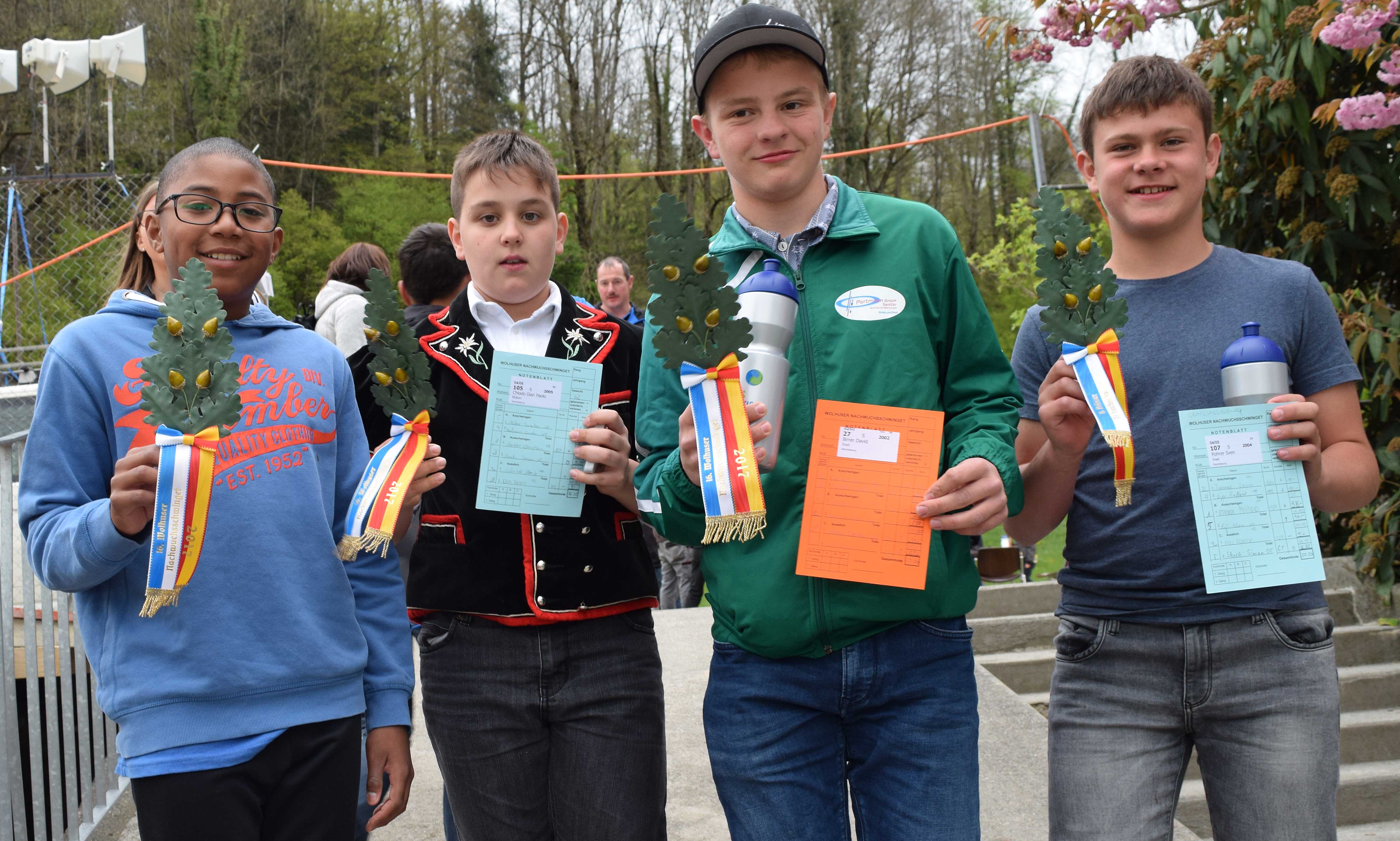 Jamie Tran, Gian Paolo Chiodo, David Birrer und Sven Rohrer (von links) sicherten sich beim Saisonauftakt in Wolhusen die Auszeichnung. Bild zVg.